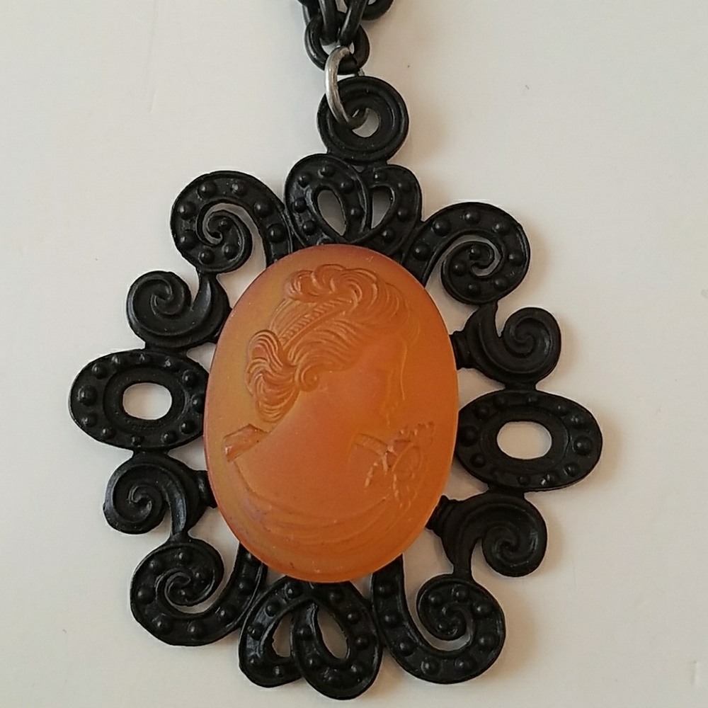 GASOLINE GLAMOUR glass cameo necklace with chain